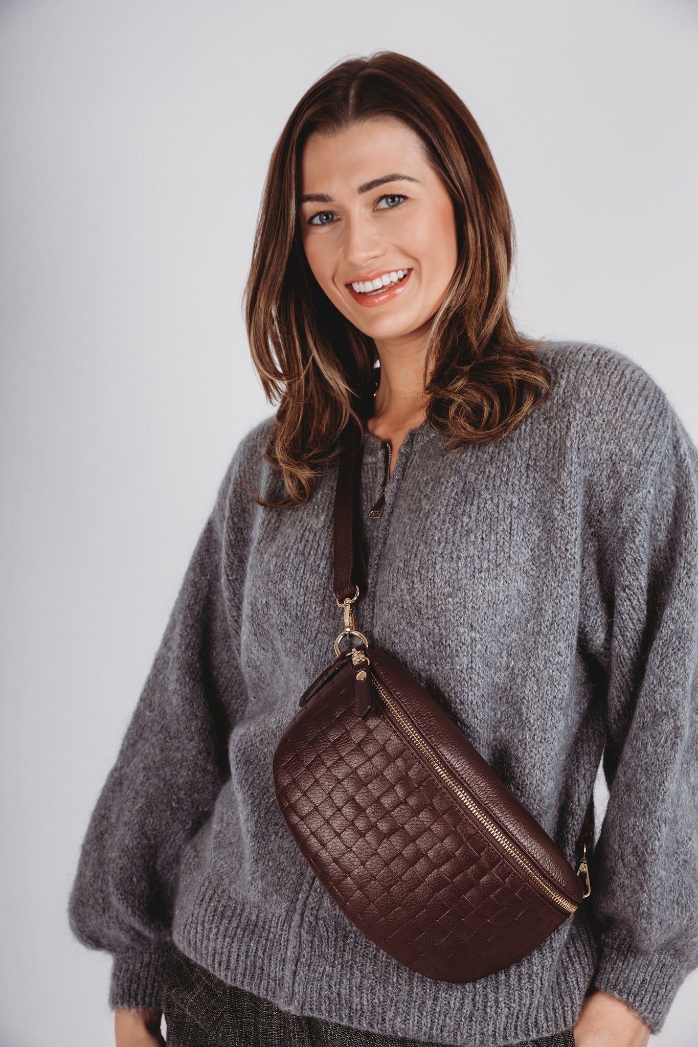 Elie Beaumont Woven Sling Bag Wine - Midi size