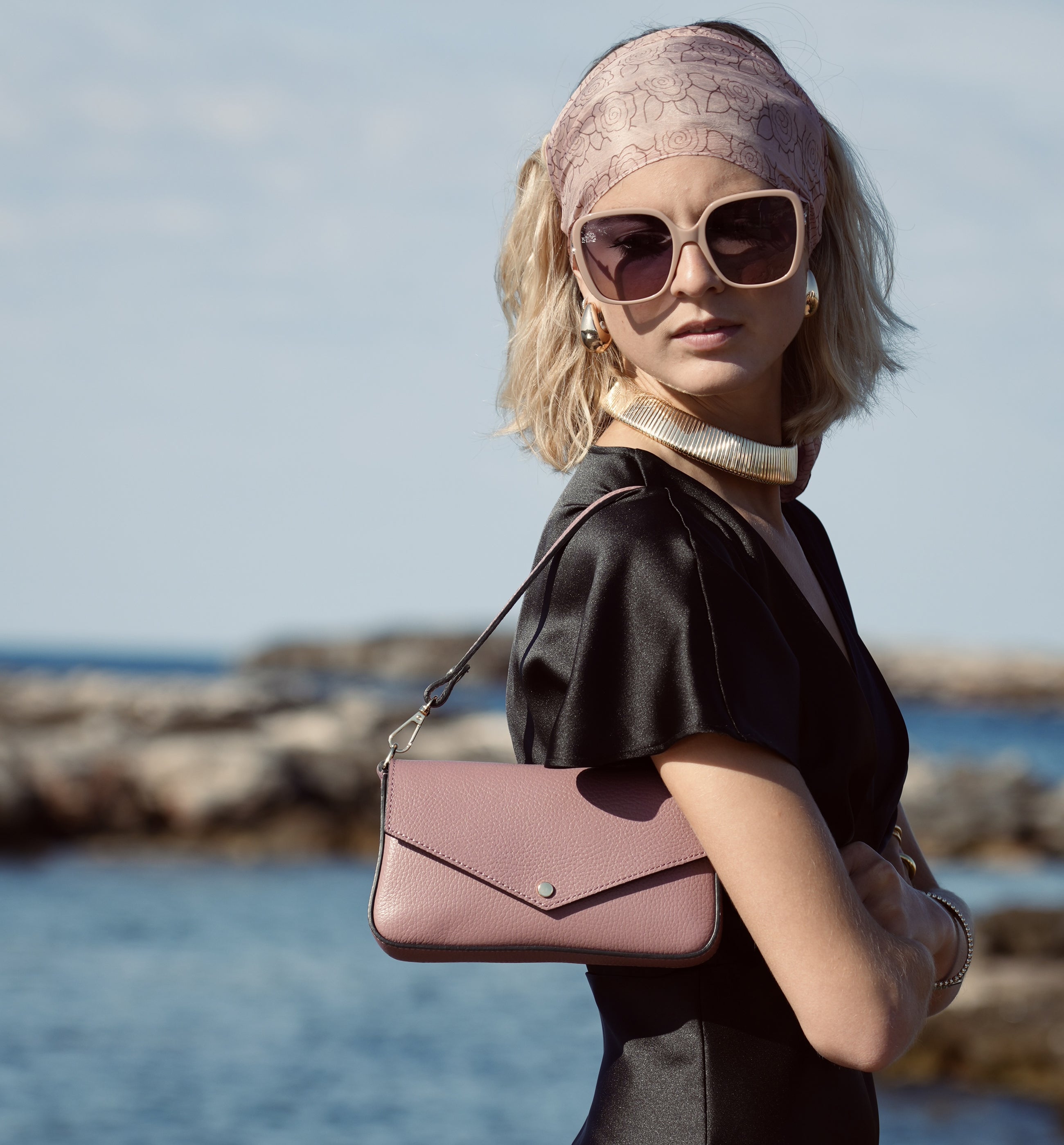 Apatchy London The Munro Antique Leather Shoulder Bag