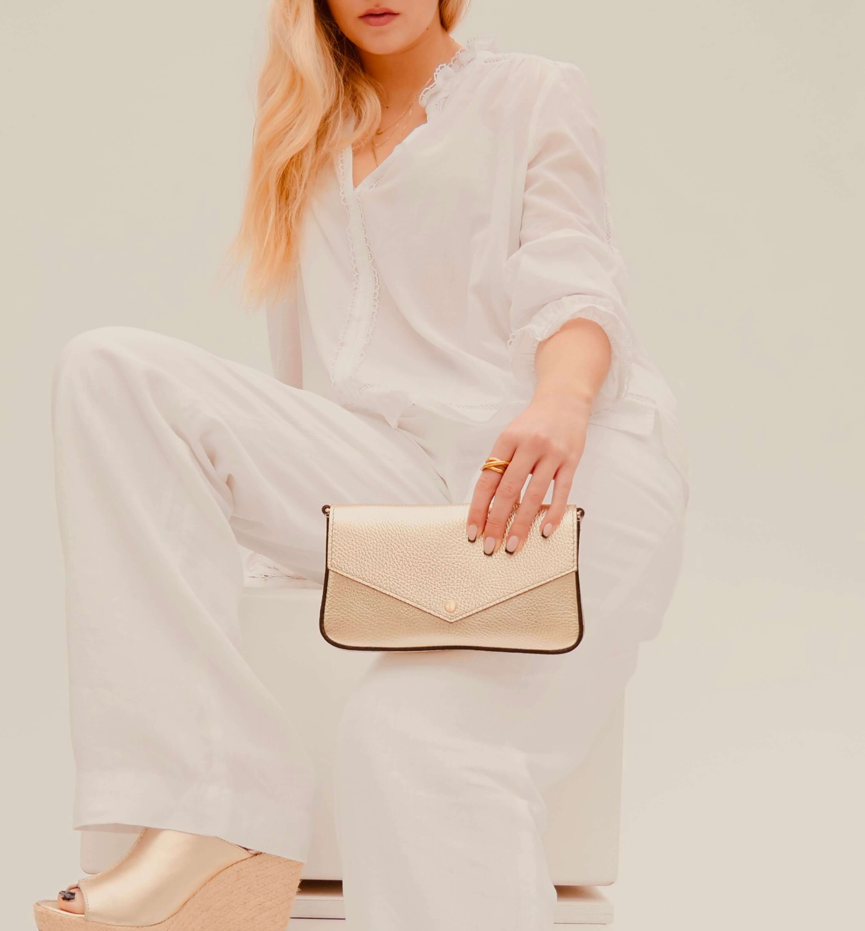 Apatchy London The Munro Leather Shoulder Bag