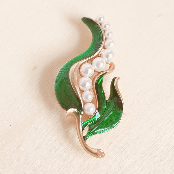 QueenMee Pea Brooch Green Brooch with Pearl and Enamel