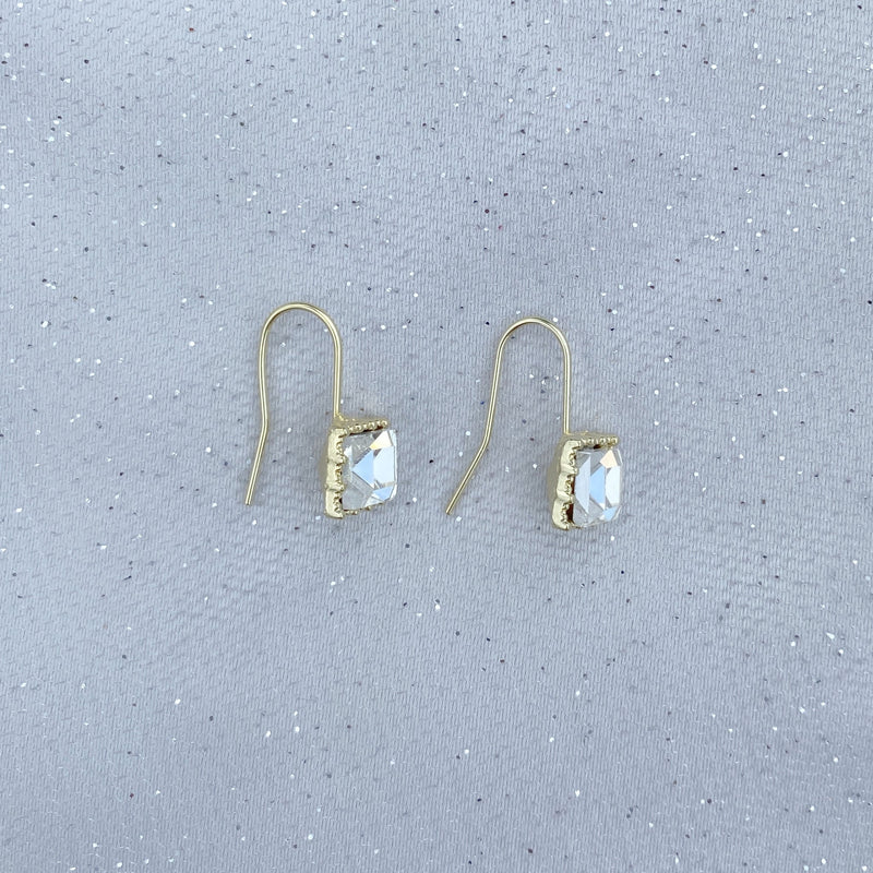 QueenMee Small Drop Earrings Crystal in Gold