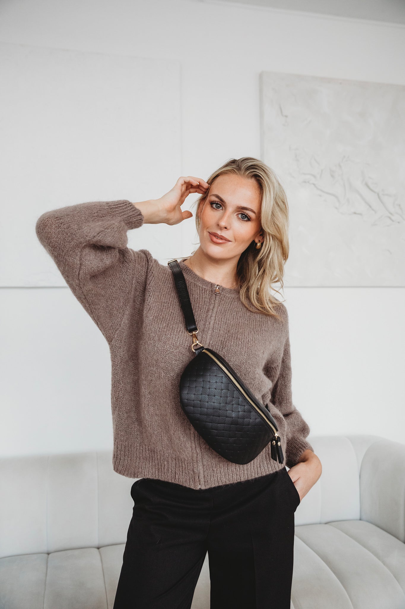 Elie Beaumont Woven Sling Bag Black - Midi size