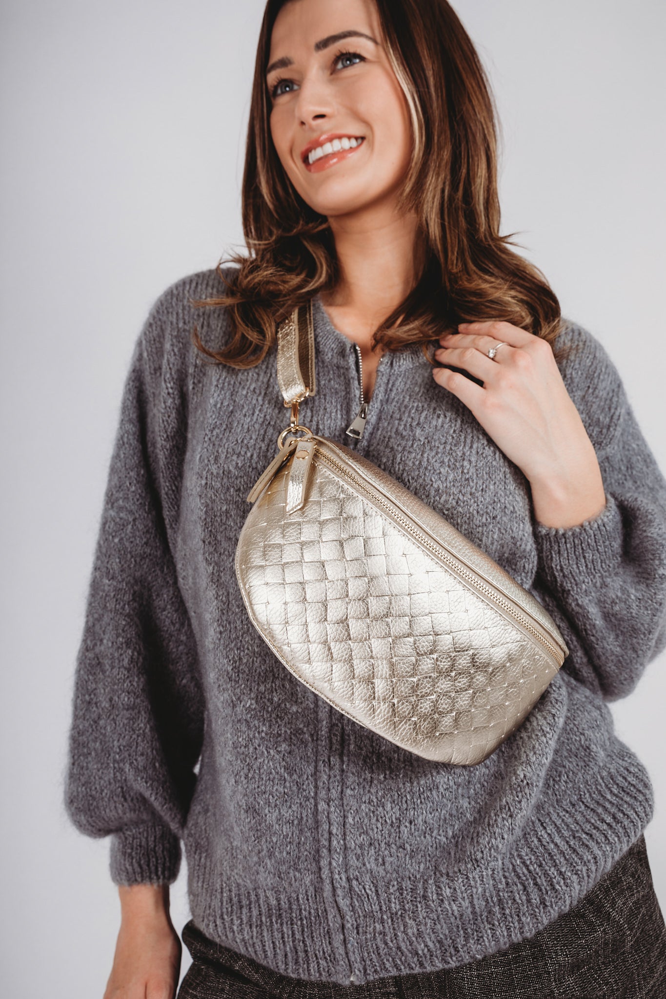 Elie Beaumont Woven Sling Bag Gold - Midi size