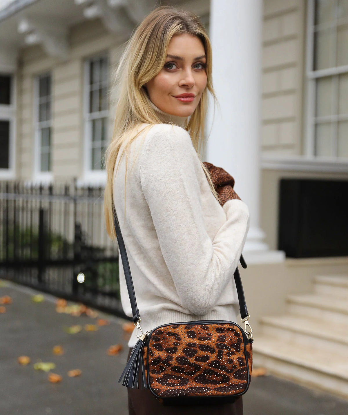 Stylish Leopard Print Crossbody Bag with Adjustable Strap