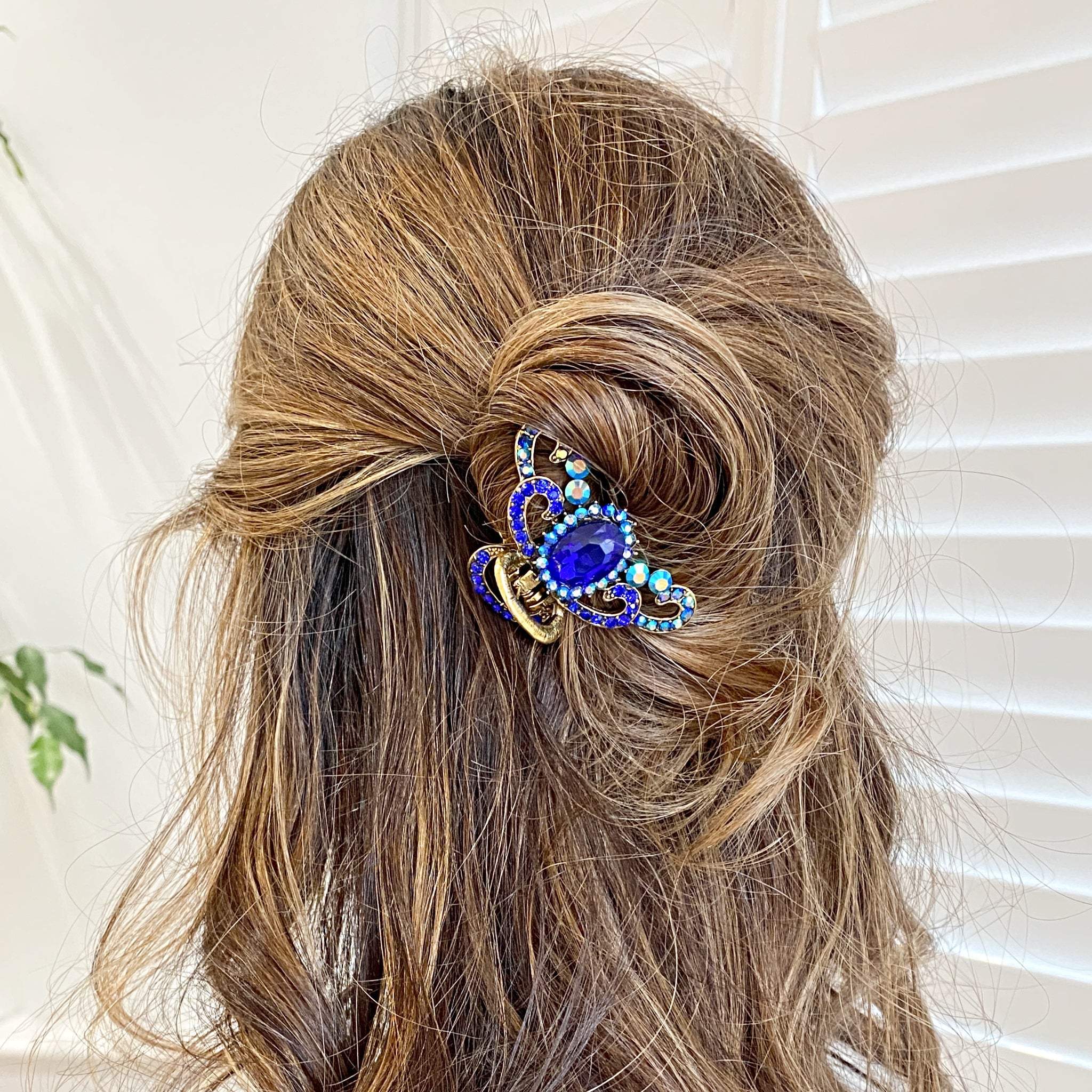 QueenMee Blue Hair Claw Clip with Gems