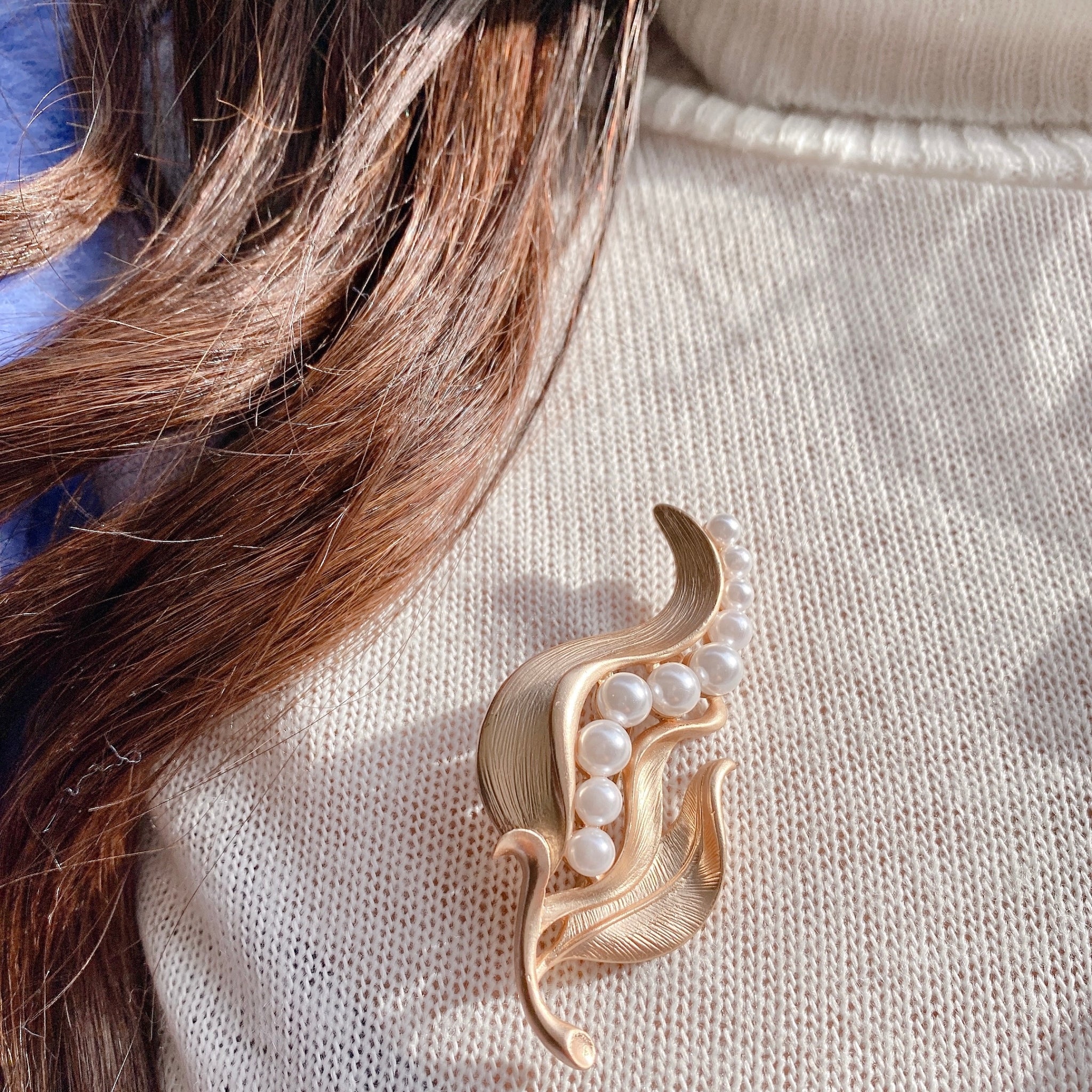 QueenMee Pearl Brooch Gold Pea